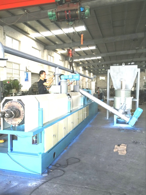 橡胶脱硫挤出机