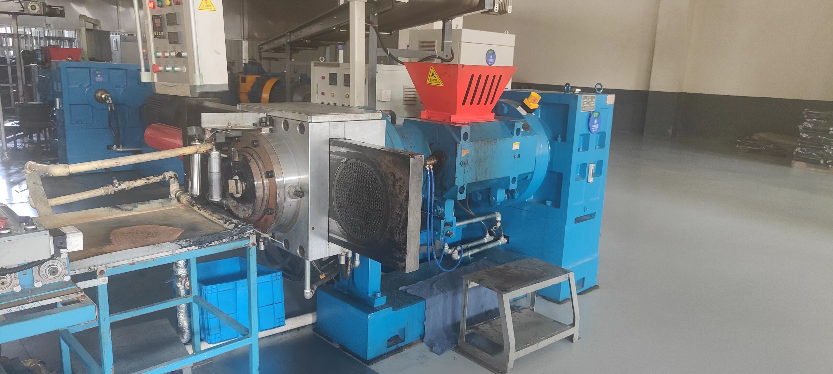 橡胶脱硫挤出机