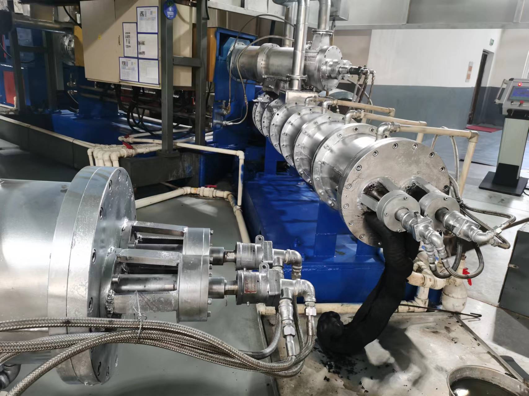 橡胶脱硫挤出机