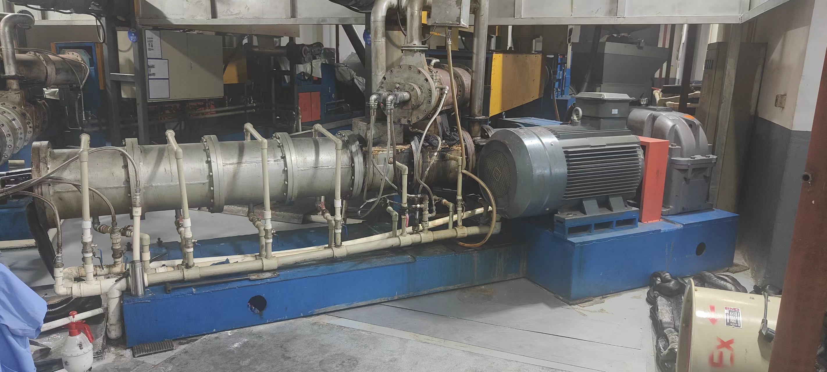 橡胶脱硫挤出机